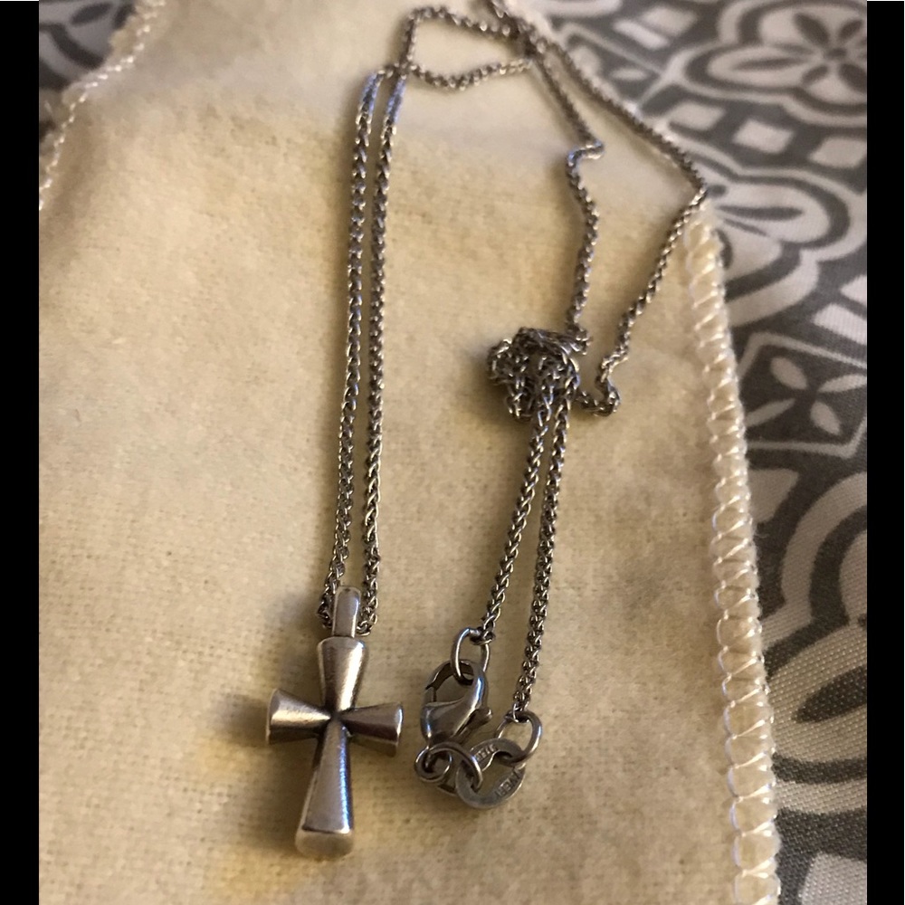 ♦️Sterling silver cross and chain set♦️